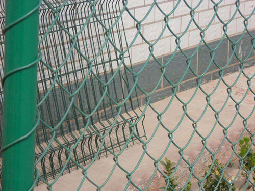 防撞勾花护栏网的施工
