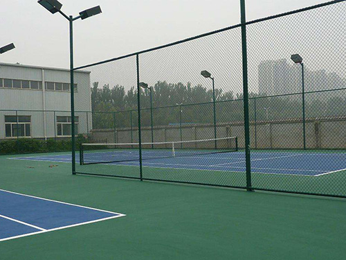 网球场围网的两种安装方式