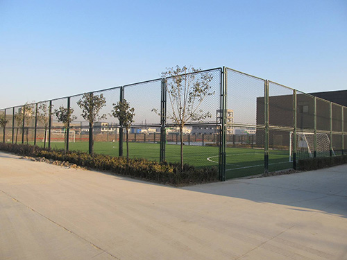 足球场围网也可以使用电焊网