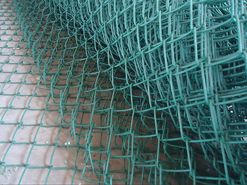 包塑勾花网护栏的焊接需要注意的三个方面