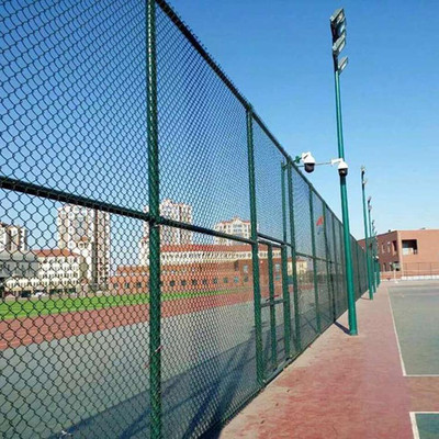 膨胀螺丝固定的球场护栏有什么优势？