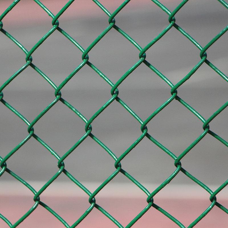 足球场围网为什么使用勾花网？
